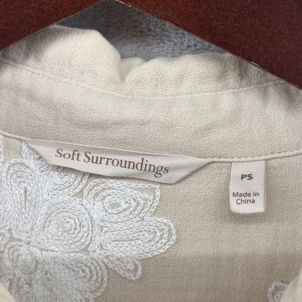 Soft Surroundings Floral Embroidered Cotton Button Down Top Size PS - Picture 2 of 7